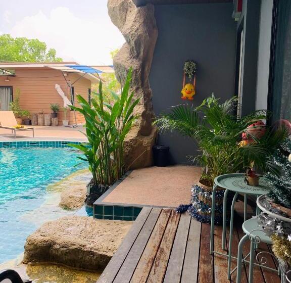 تختخواب و صبحانه Bkl Pool Villa Pattaya