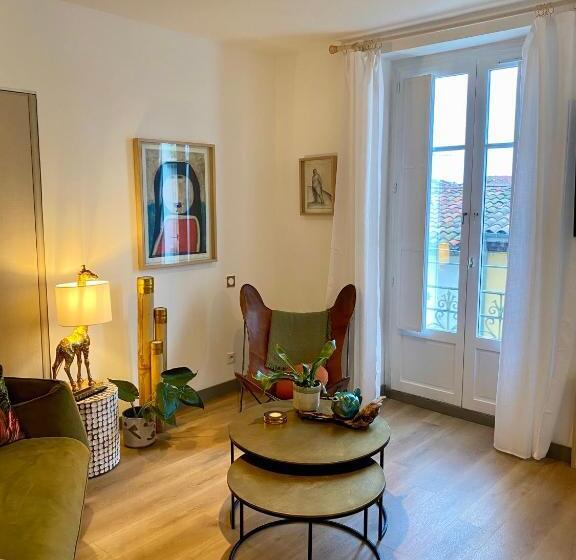 Coural  Chic
