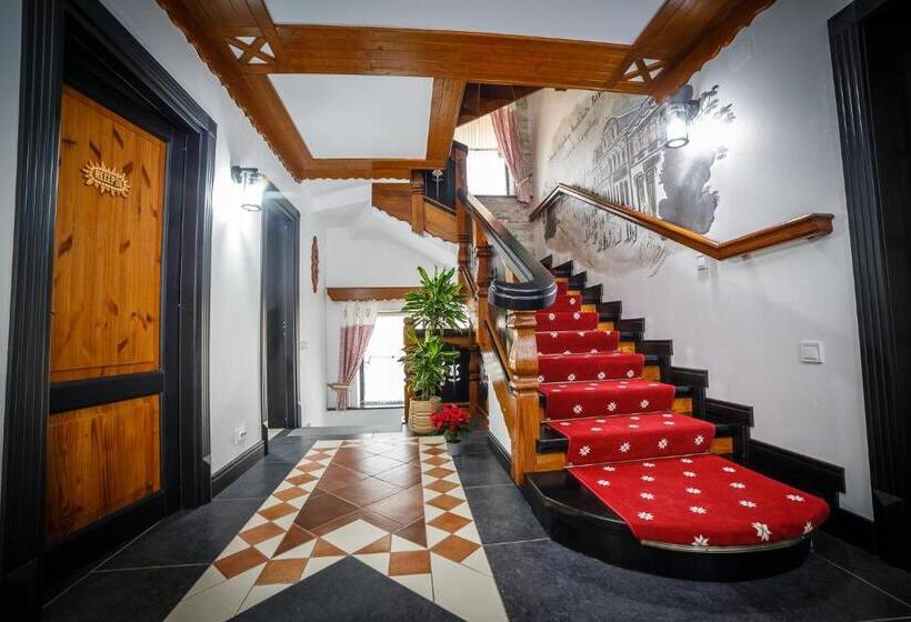 هتل Colț De Austria