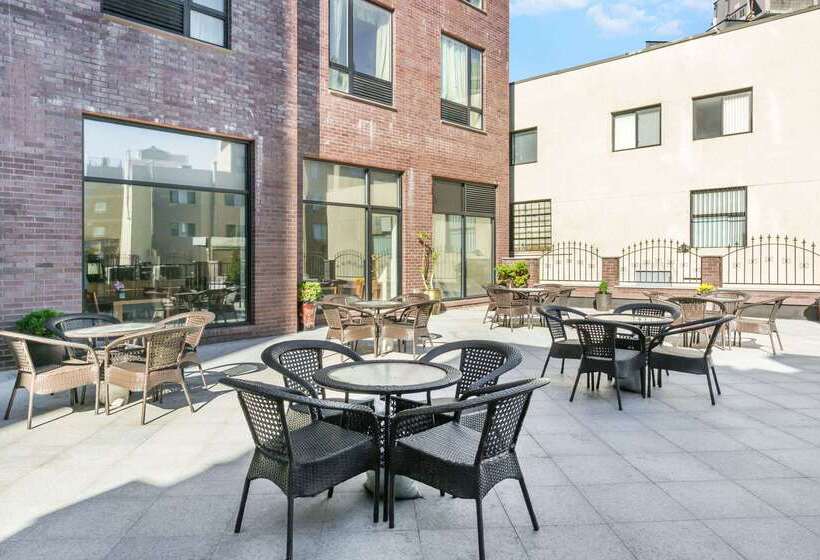 فندق Ramada By Wyndham Flushing Queens