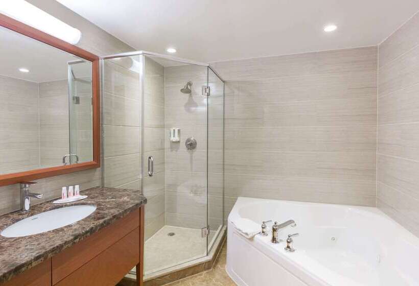فندق Ramada By Wyndham Flushing Queens