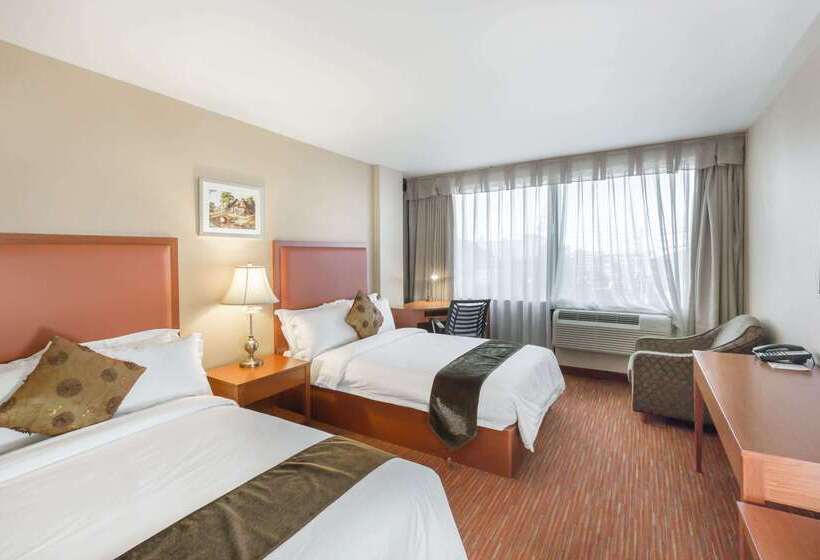 فندق Ramada By Wyndham Flushing Queens