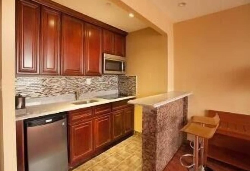 فندق Ramada By Wyndham Flushing Queens