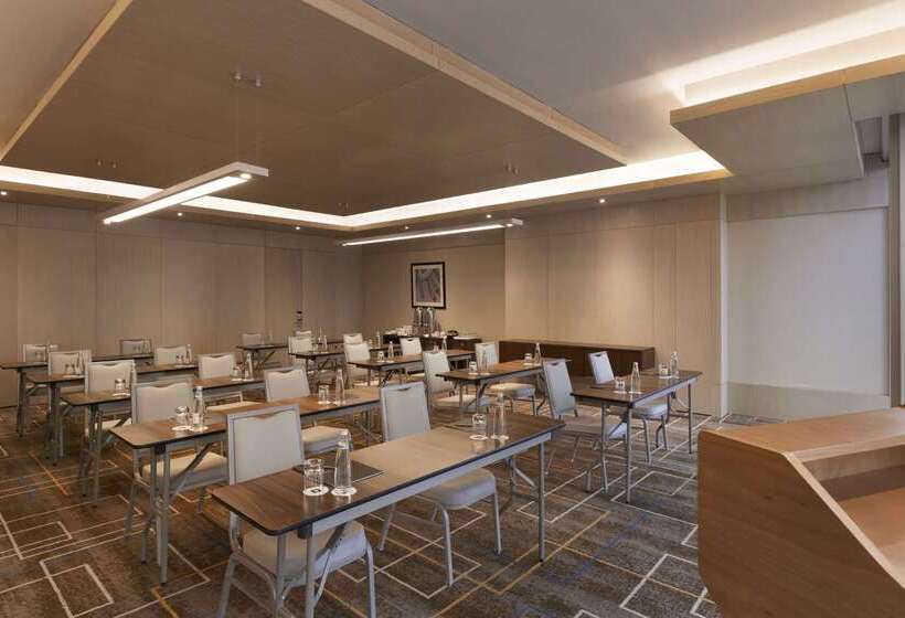 Wyndham Grand Istanbul Levent Hotel & Conference Center
