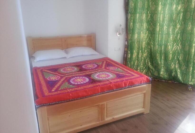 Amir Hostel