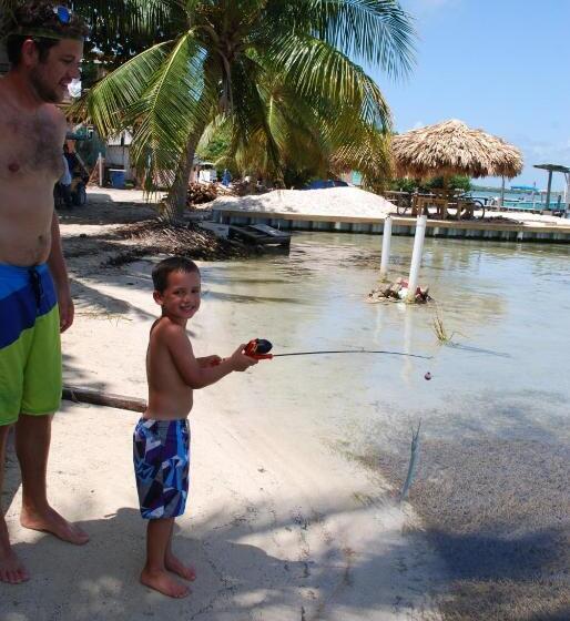 בית מלון כפרי Caye Caulker Condos
