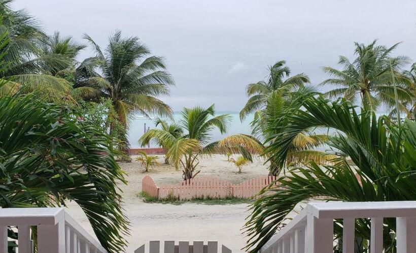 בית מלון כפרי Caye Caulker Condos