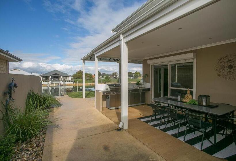 Waterlily House   Luxury Canal House, Jetty, Dog & Child Friendly   Sleeps 14