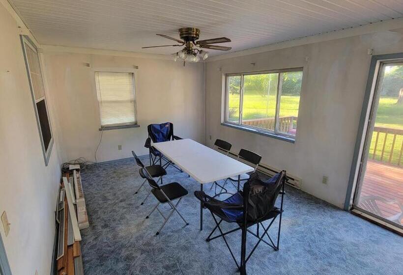 Camp Not Found   3 Queen Bedrooms By The Lake