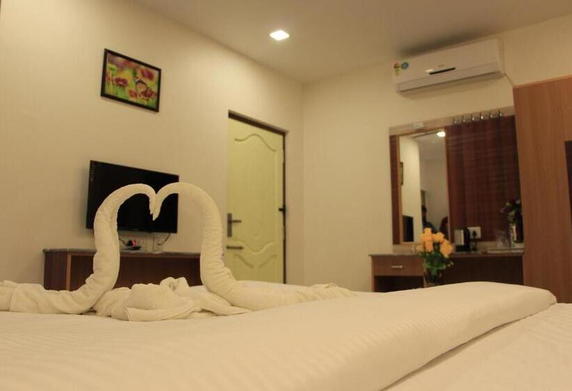 호텔 Sri Sarvesha Residency Temple View