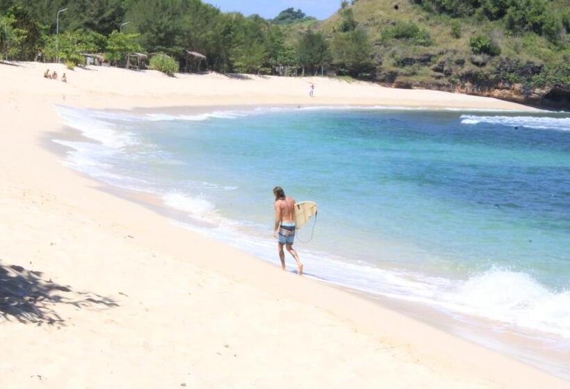 بنسيون Harry S Ocean House Watukarung Homestay