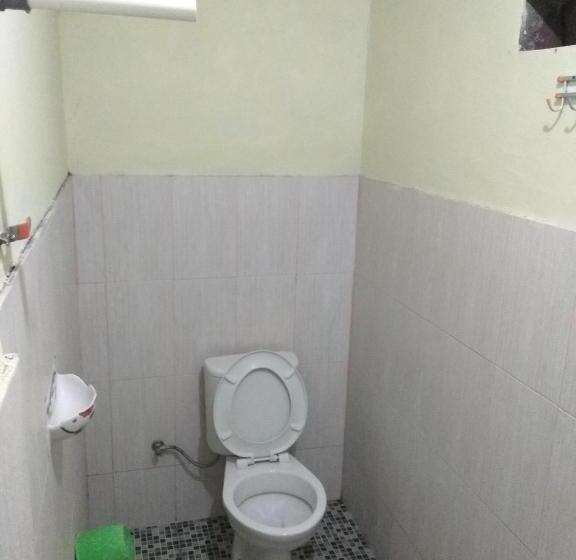 بنسيون Harry S Ocean House Watukarung Homestay