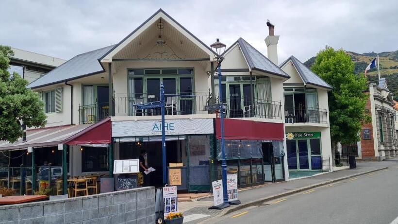 The Wharf Seaview Apartments By Avi