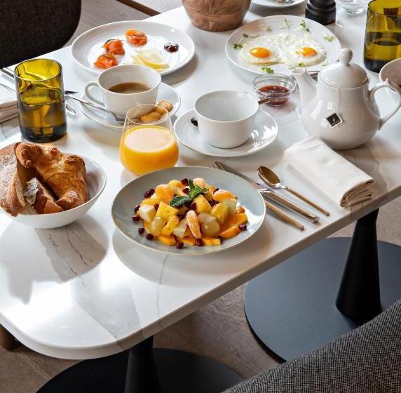 هتل Leonor The Place To Live