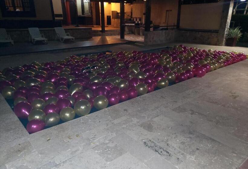 بنسيون Hostal Hollywood Inn Ii