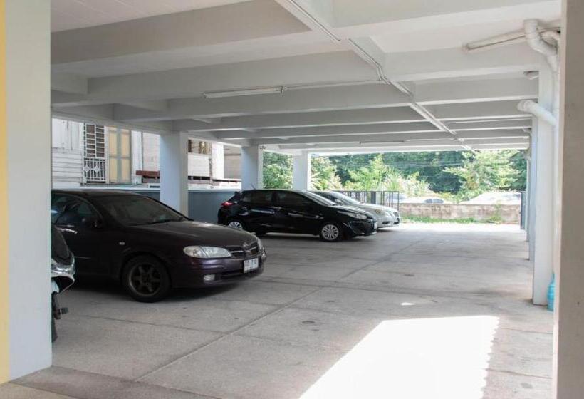 Suree Place Hostel