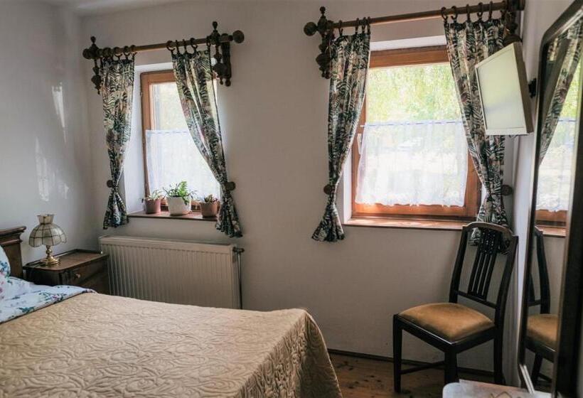 펜션 Hemina Vendégház