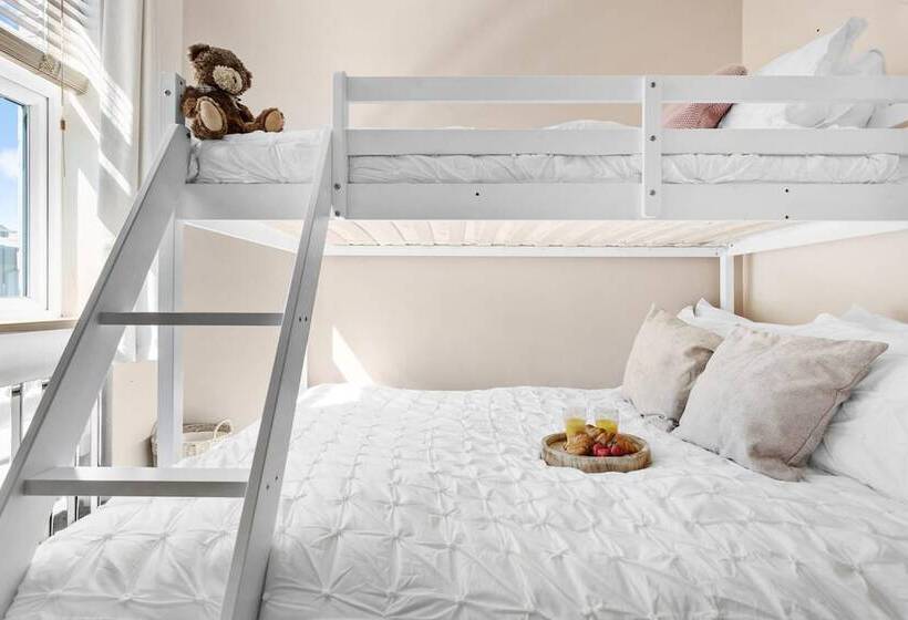 The Terrace   Light, Bright Characterful Coastal Home With Parking Near Beaches