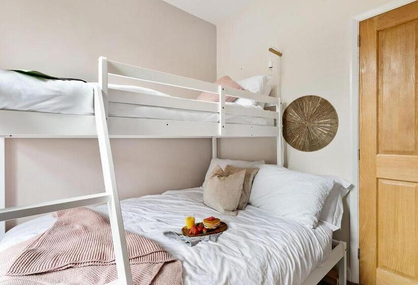 The Terrace   Light, Bright Characterful Coastal Home With Parking Near Beaches