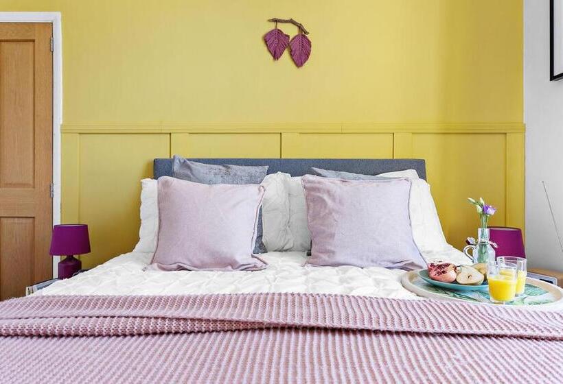 The Terrace   Light, Bright Characterful Coastal Home With Parking Near Beaches