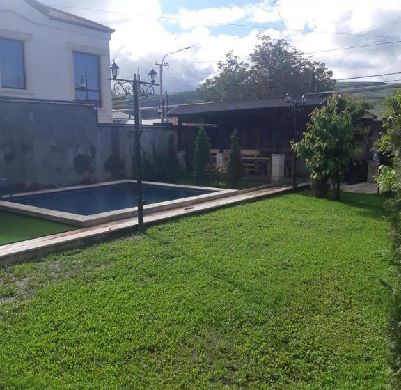 Dzoraxbyur House