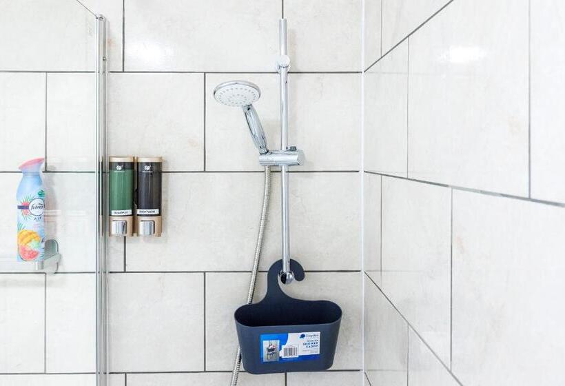 Lovely 2 Bd Hse With Parking Near Excel