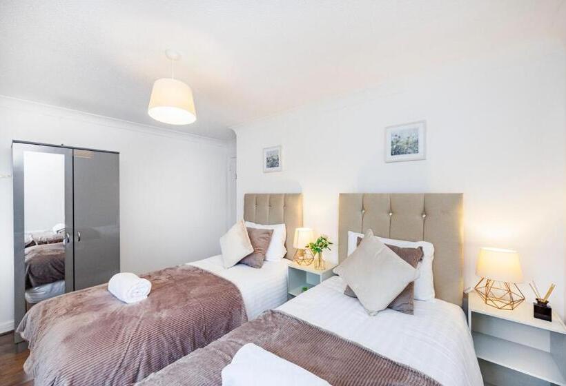 Lovely 2 Bd Hse With Parking Near Excel