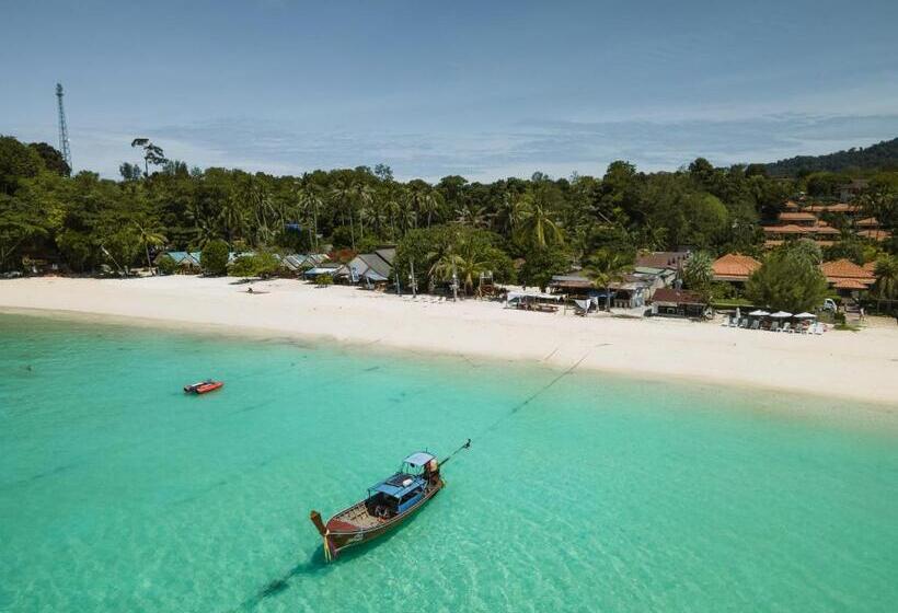 استراحتگاه Chareena Beachside