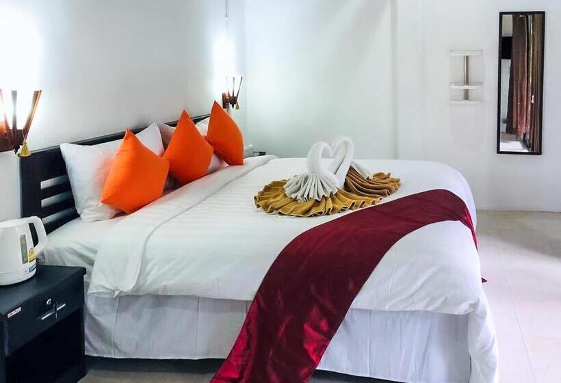 استراحتگاه Chareena Beachside