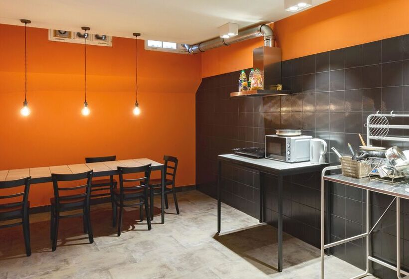 فندق a&o Stuttgart City