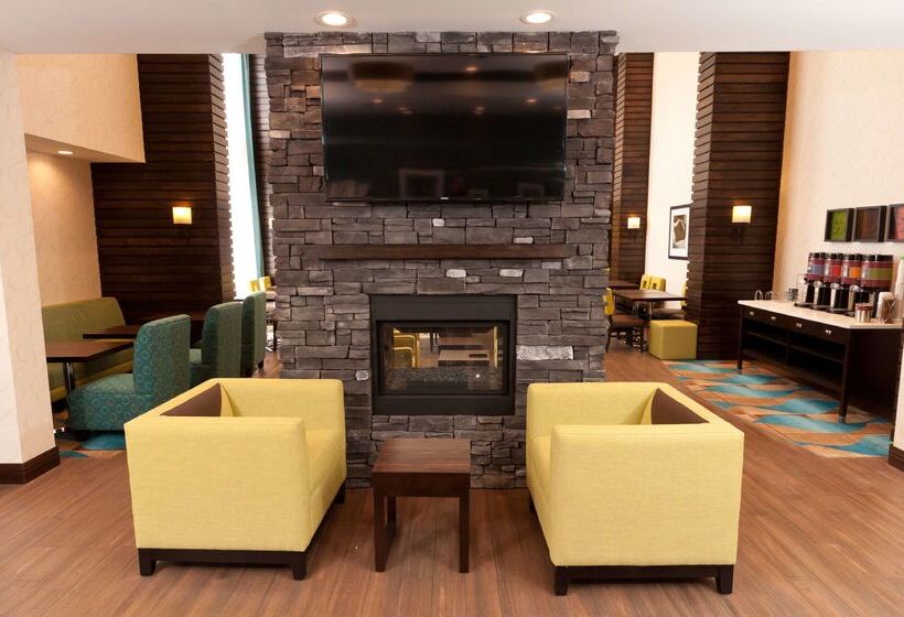 هتل Hampton Inn & Suites By Hilton Regina East Gate
