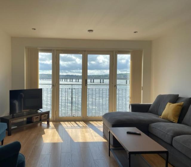 Lux Waterfront 2 Bed Apt, V&a 10min Walk, St Andrew S Golf 25min Drive