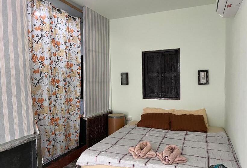 تختخواب و صبحانه Pano Solar Guest House