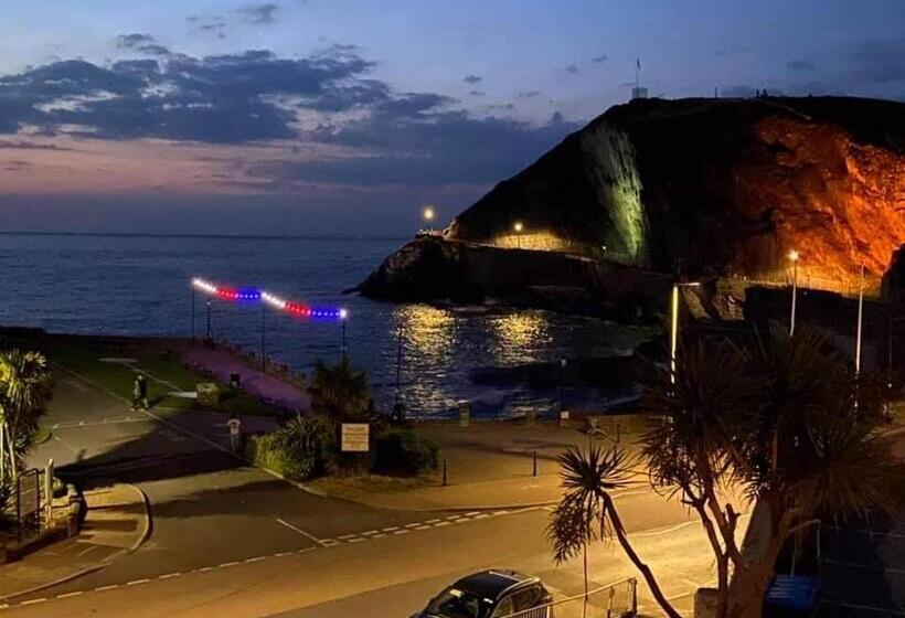 2 The View Apartments Ilfracombe   Seafront, Parking, Lift, Ev