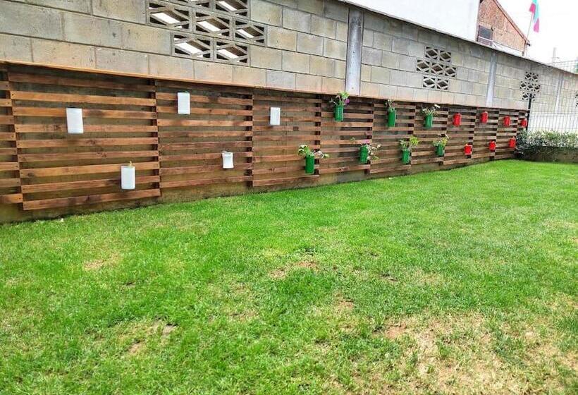 Apartment With Private Yard And Bbq