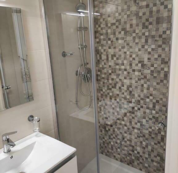 تختخواب و صبحانه Mareluna Rooms