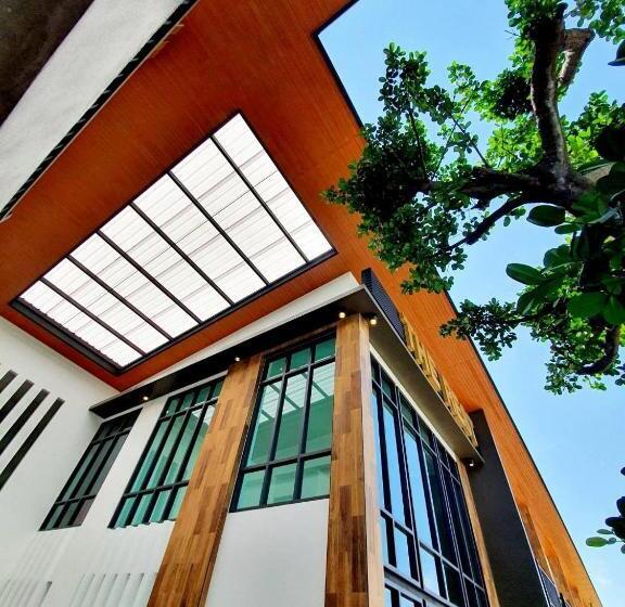 The Rest Hotel   ประจวบ