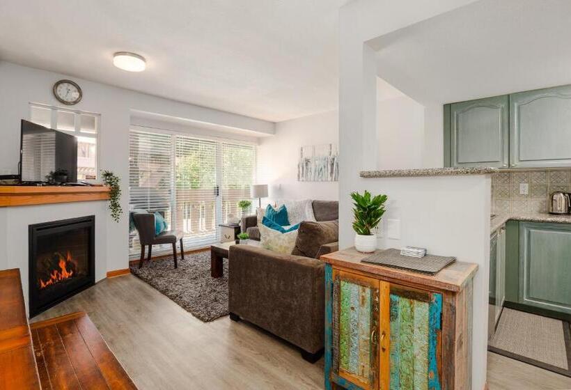 3br Sunpath   Spacious Village Townhome