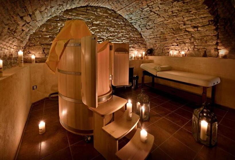 Zámek Wichterle   Hotel A Pivní Lázně