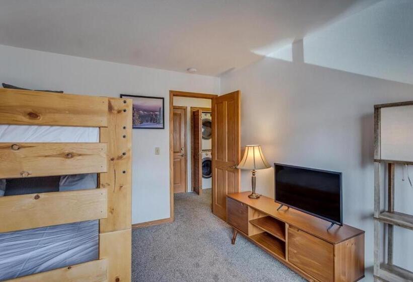 1038  Modern Townhome Close To The Slopes