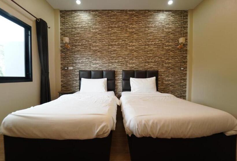 Chillax Khaosok Hostel   Sha Certified