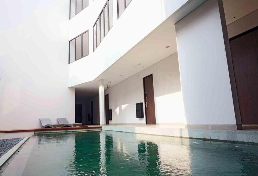 هتل Hm Social Karawaci