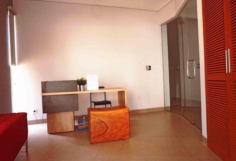 هتل Hm Social Karawaci