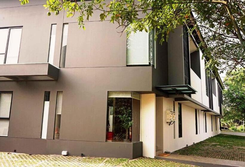 هتل Hm Social Karawaci