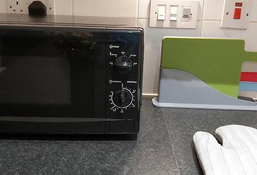 Piquancy Apartments   Sheffield City Centre