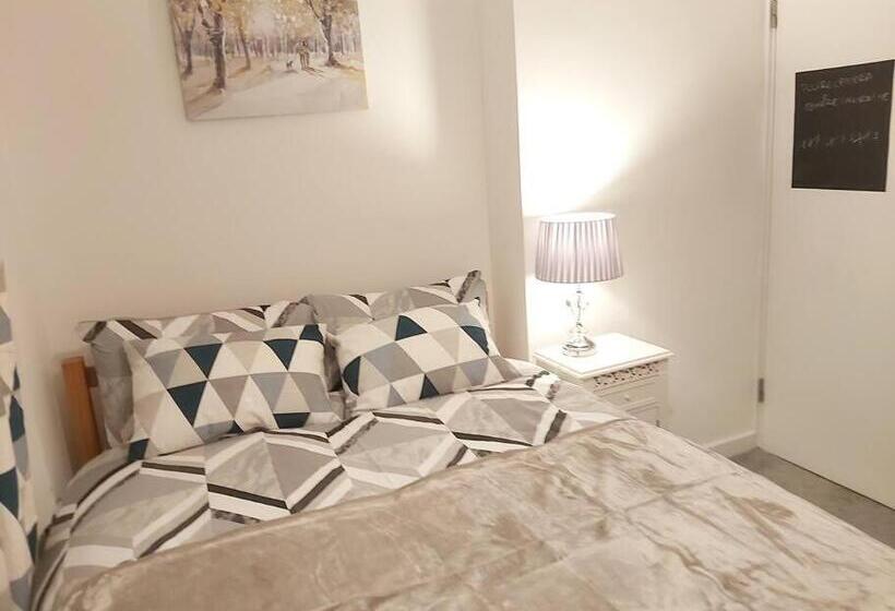 Piquancy Apartments   Sheffield City Centre