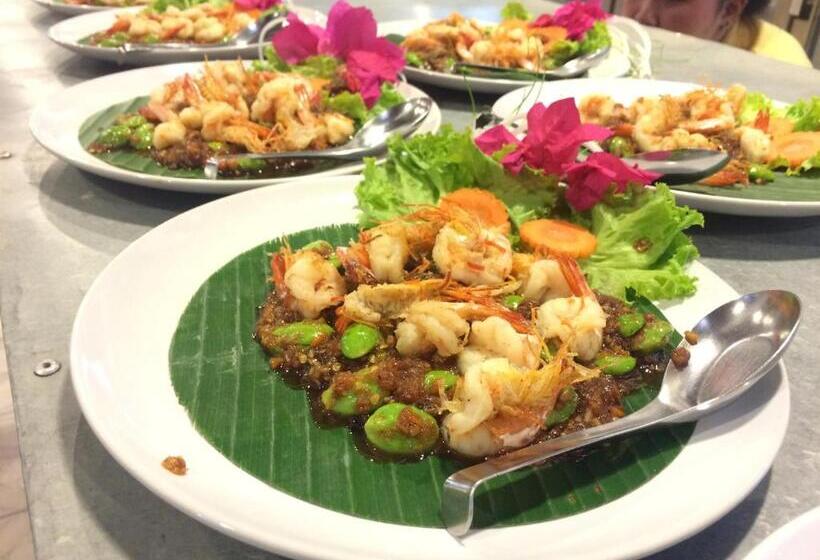 هتل Laytrang Pakmeng Marina Spa And Resort