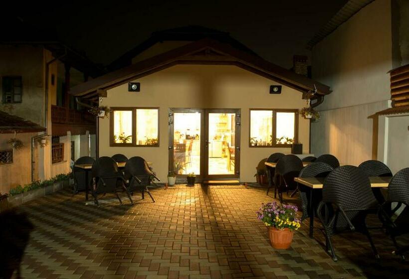 פנסיון Casa Majestic