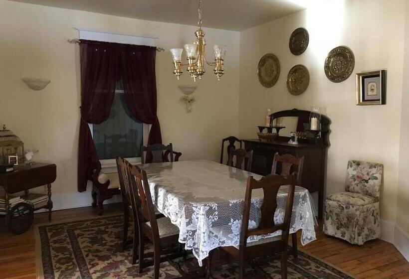 פנסיון Lionheart Guest House