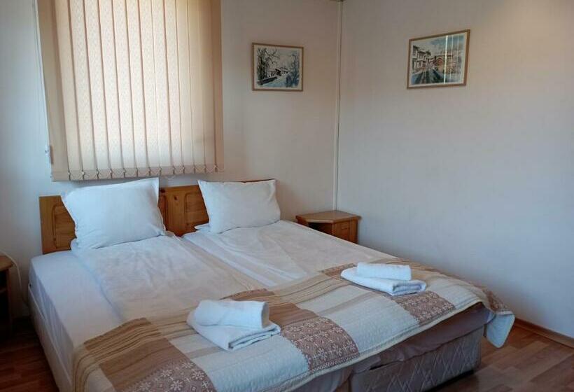 پانسیون Toncho S Guest House For 16 Guests
